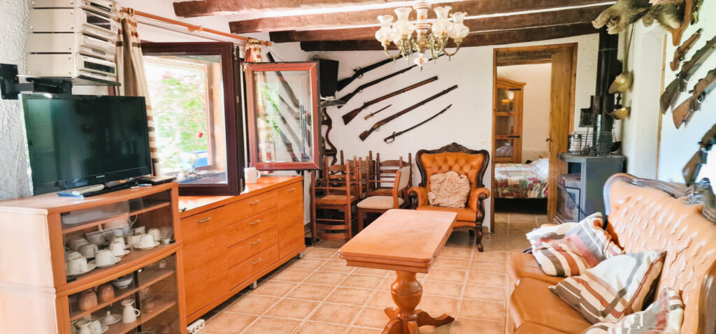 COUSTOUGES – MAISON DE PLAIN-PIED AVEC DEPENDANCE  – 4 pièces – 3 chambres – 6  – 75 m²