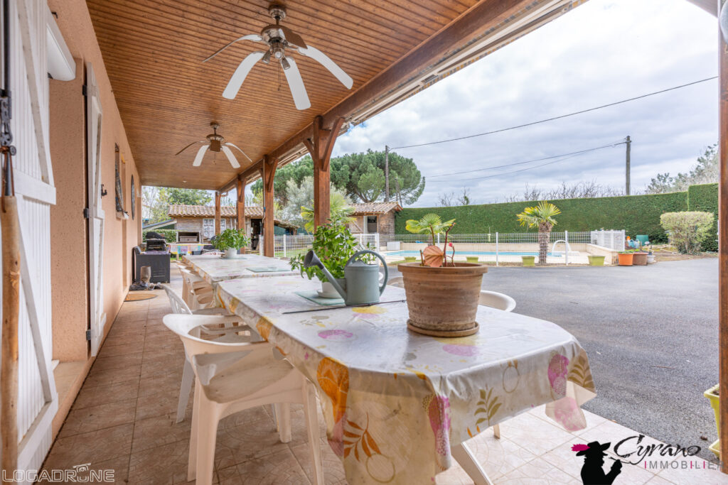 ENSEMBLE DE DEUX MAISONS DE PLAIN PIED – DÉPENDANCES ET PISC – 7 pièces – 4 chambres – 8  – 170 m²