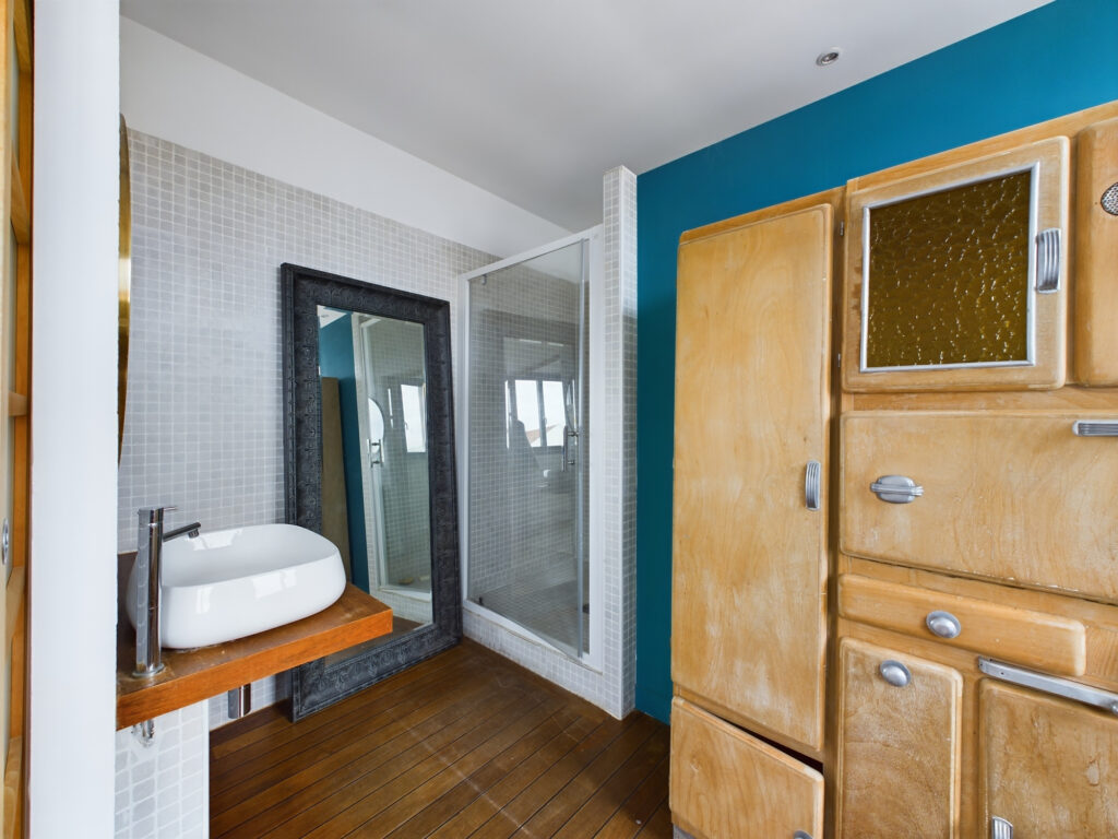 Appartement 5 pièces avec terrasse  – 5 pièces – 3 chambres – 6  – 135 m²