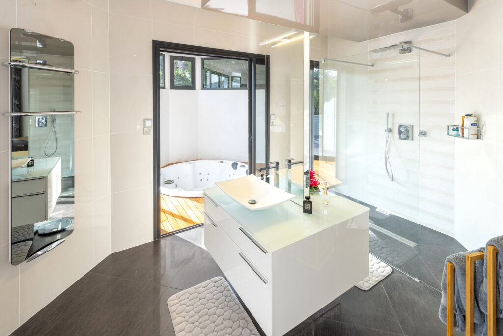 Superbe villa contemporaine aux prestations haut de gamme – 8 pièces – 4 chambres – 4  – 245 m²