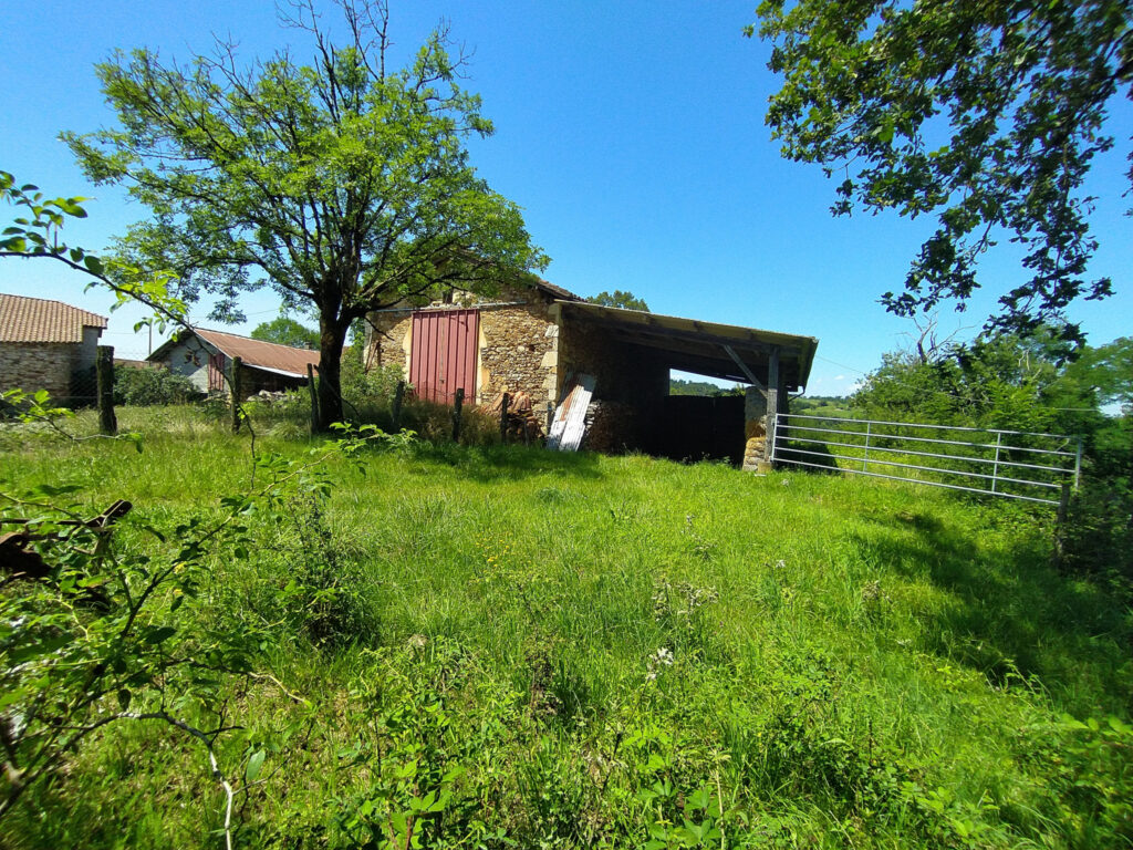 Grange à restaurer sur SANT SANTIN DE MAURS – 1 pièce – 1 chambre – 6  – 110 m²