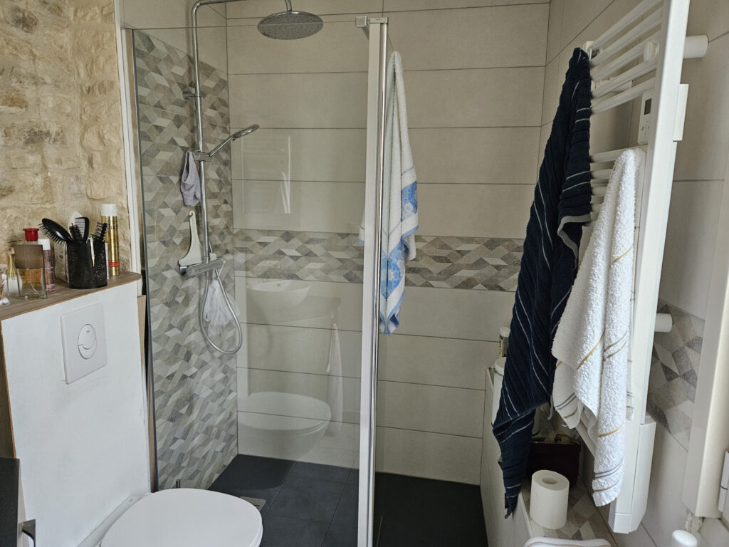 MAISON EN PIERRE LA GARETTE AU BORD DE L EAU – 3 pièces – 2 chambres – 6  – 94 m²