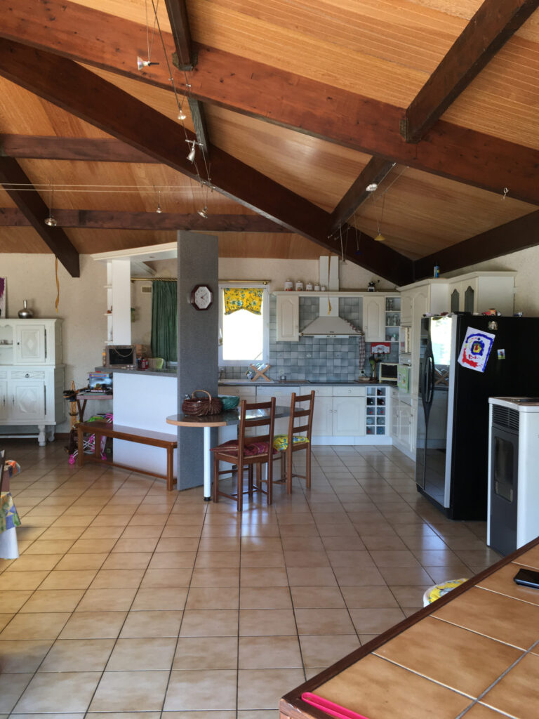 BELLE MAISON SUR LES HAUTEURS DE MAURS  – 6 pièces – 4 chambres – 6  – 252 m²