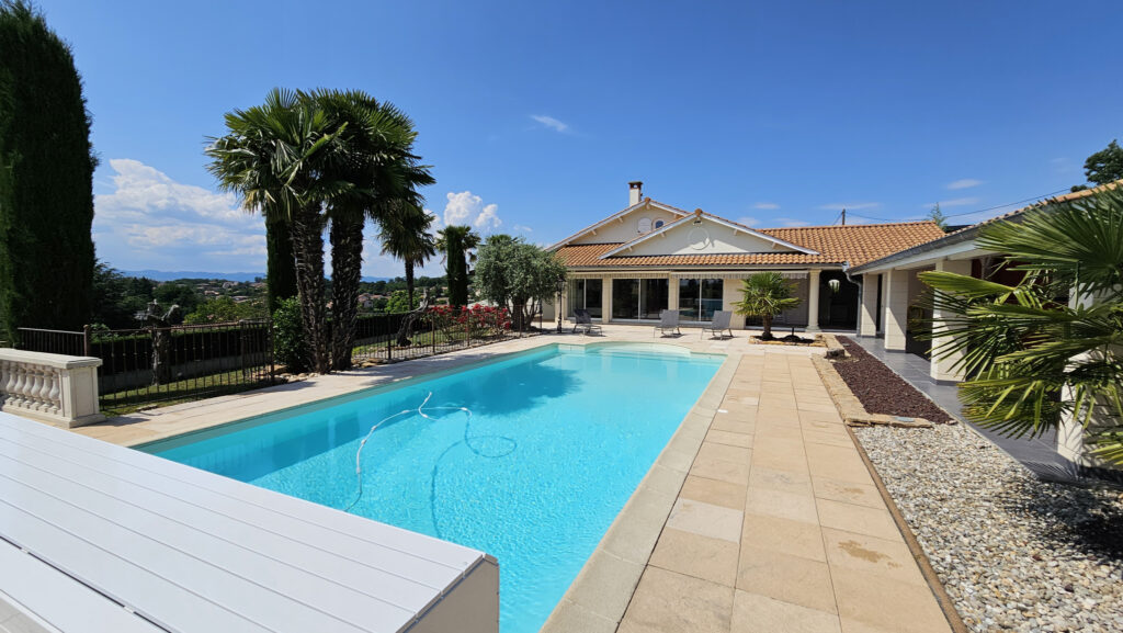 Maison sur les hauteurs de Frans – 11 pièces – 5 chambres – 2  – 323.28 m²