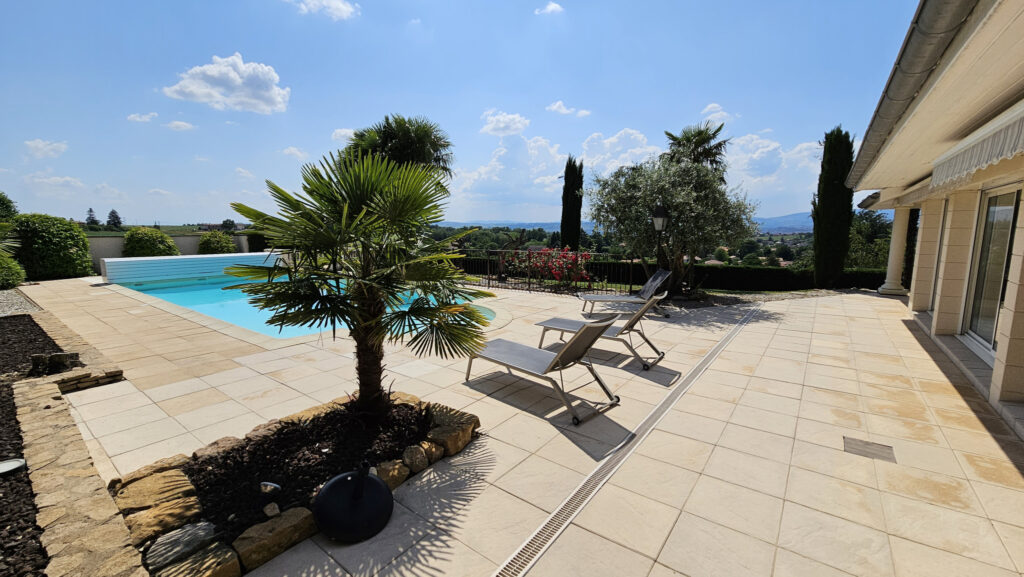 Maison sur les hauteurs de Frans – 11 pièces – 5 chambres – 2  – 323.28 m²