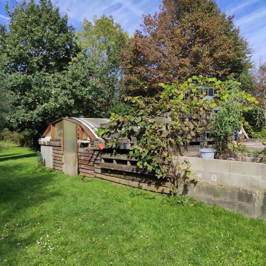 MAISON CAMPAGNARDE ET SON LOCAL COMMERCIAL…INDEPENDANT. – 6 pièces – 4 chambres – 6  – 135 m²