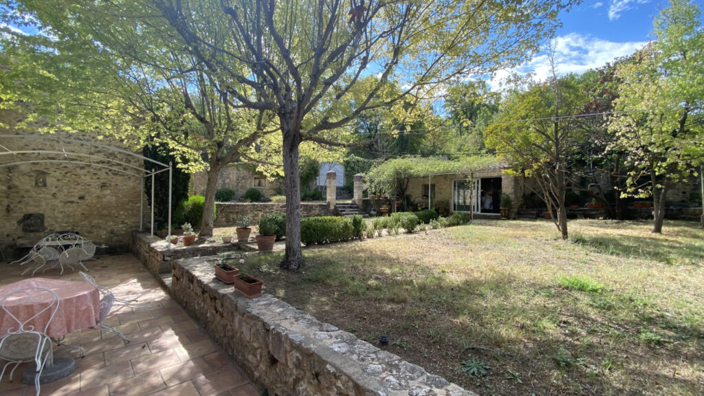 MAISON DE CARACTÈRE DE 160M2 AVEC GARAGE – 4 pièces – 3 chambres – NR  – 150 m²