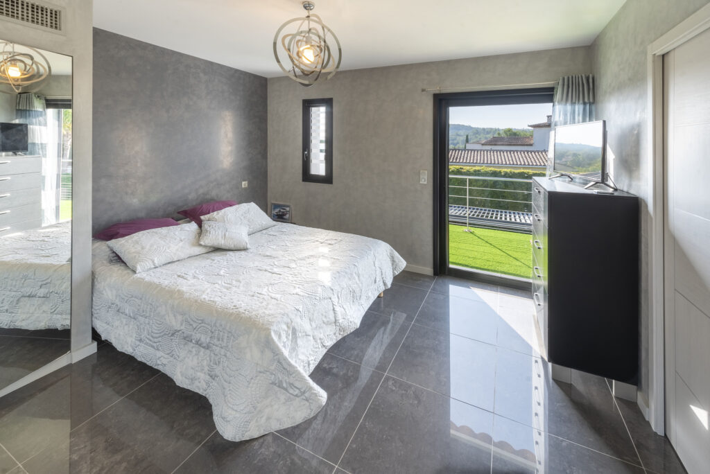 Superbe villa contemporaine aux prestations haut de gamme – 8 pièces – 4 chambres – 4  – 245 m²