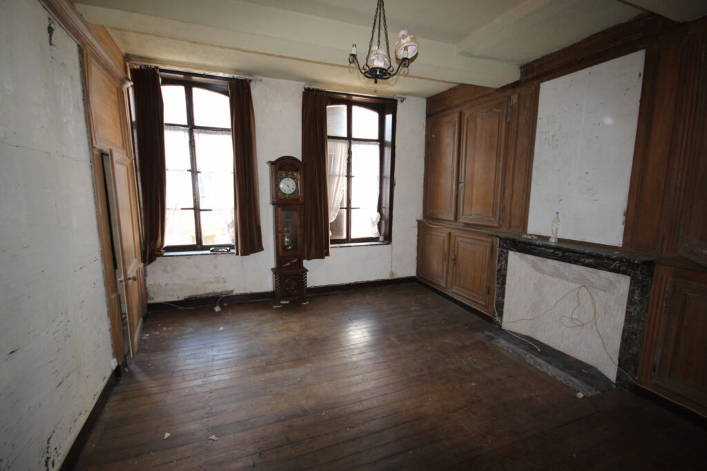 GIVET immeuble de commerce et de rapport avec vue sur la Meu – NR pièces – 3 chambres – 6  – 261 m²