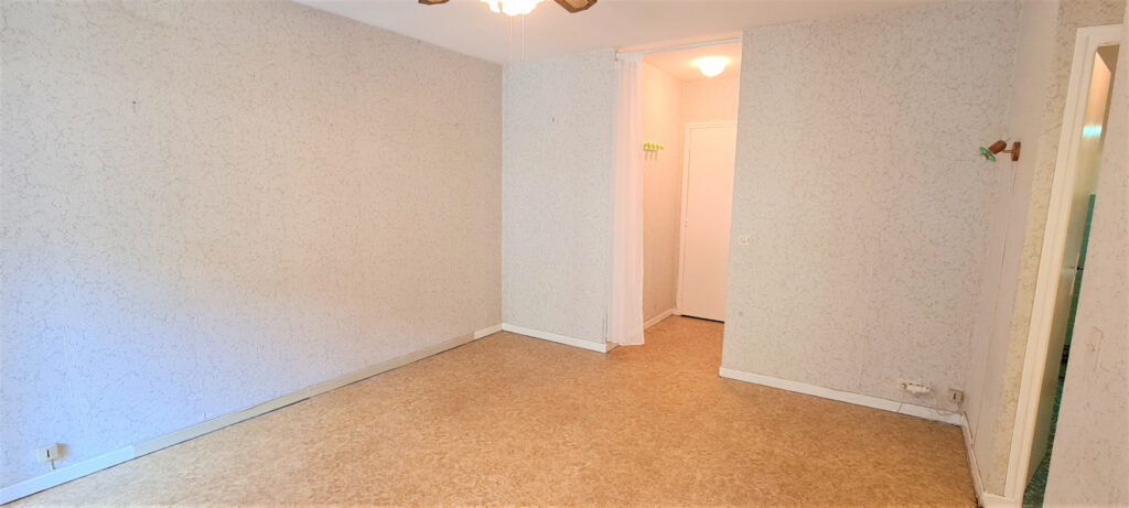 A VENDRE APPARTEMENT LOUE DE TYPE F1 AVEC LOGGIA AU REZ-DE-C – 1 pièce – NR chambres – 6  – 28 m²