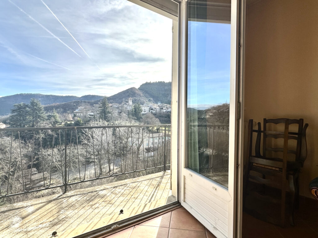 Maison individuelle de 80m2 habitables sur 935m2 de terrain  – 4 pièces – 3 chambres – NR  – 80 m²