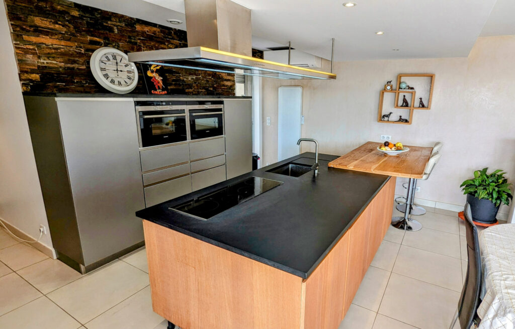 Maison de 168 m2 avec piscine et garage sur un terrain de 15 – 6 pièces – 5 chambres – 6  – 168 m²