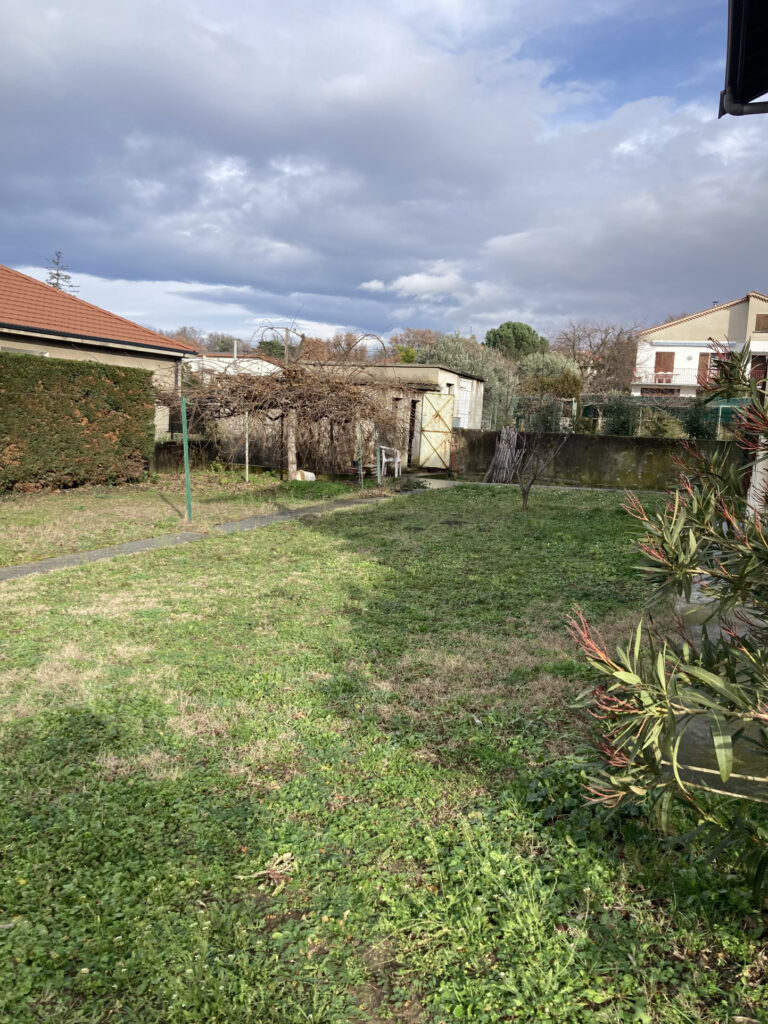 VILLA AVEC DEUX GARAGES  SUR SALAISE / SANNE  – 7 pièces – 3 chambres – 6  – 120 m²