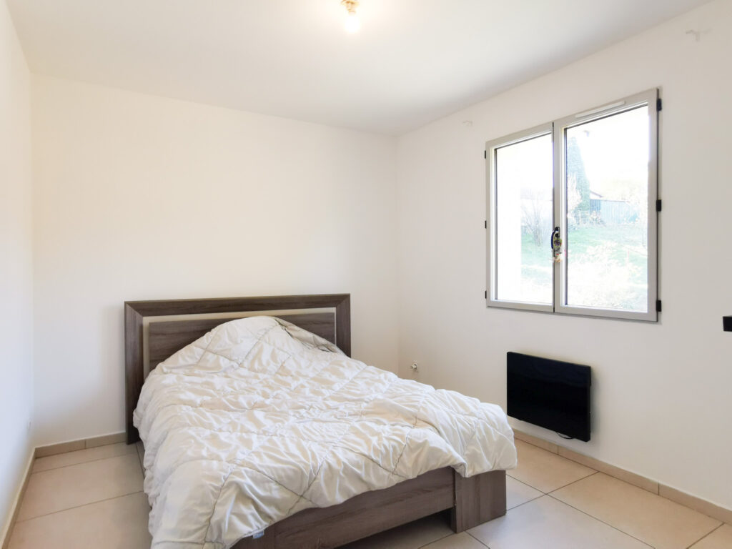 Maison individuelle de 138m2 habitables sur 2204m2 de terrai – 6 pièces – 4 chambres – NR  – 138 m²