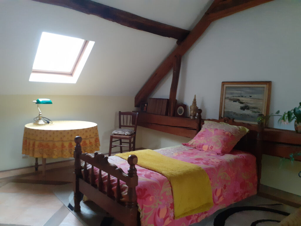 Villa style cottage anglais sise à Bellerive-sur-Allier – 6 pièces – 4 chambres – 6  – 200 m²