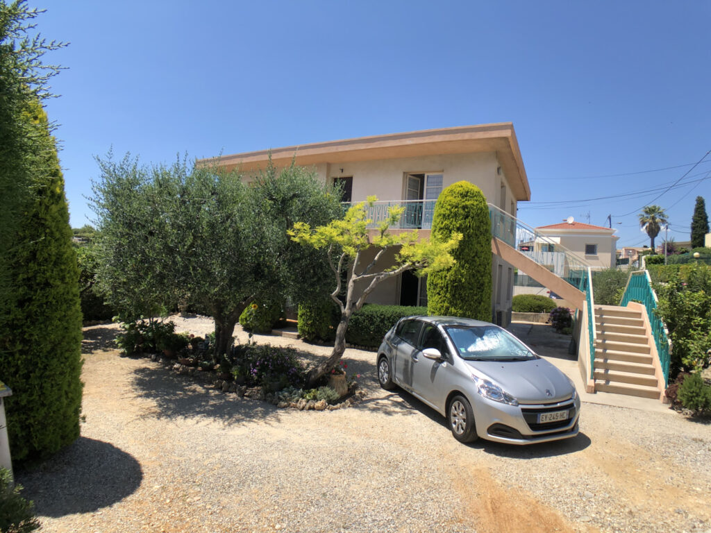 Saint Laurent du Var – Villa individuelle 6 pièces + atelier – 6 pièces – 4 chambres – NR  – 162 m²