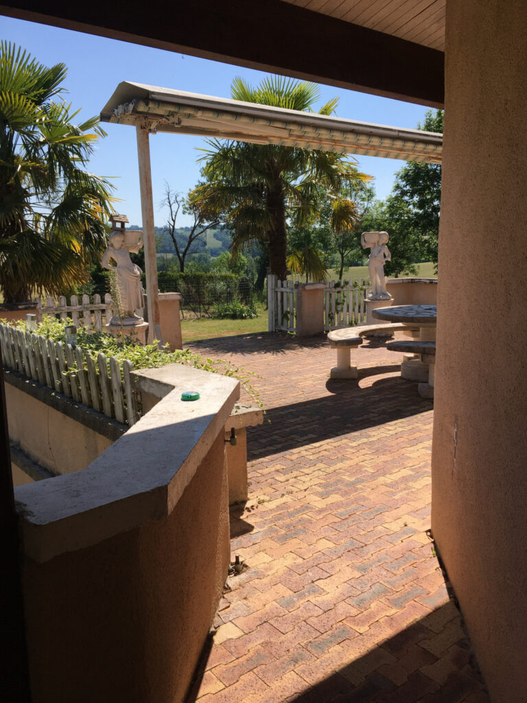 BELLE MAISON SUR LES HAUTEURS DE MAURS  – 6 pièces – 4 chambres – 6  – 252 m²