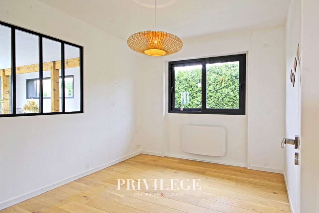 Maison 6 pièces – 145m2 – 5 pièces – 3 chambres – 8  – 145 m²