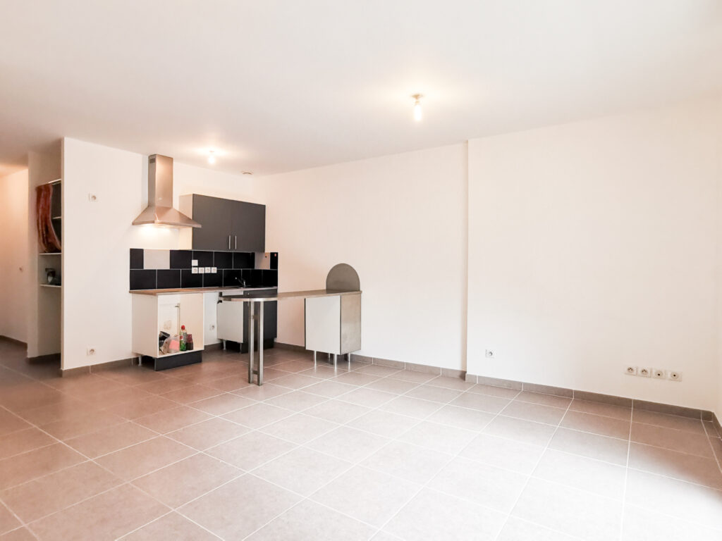 Appartement de 74m2 environ avec terrasse – 4 pièces – 3 chambres – NR  – 73.9 m²