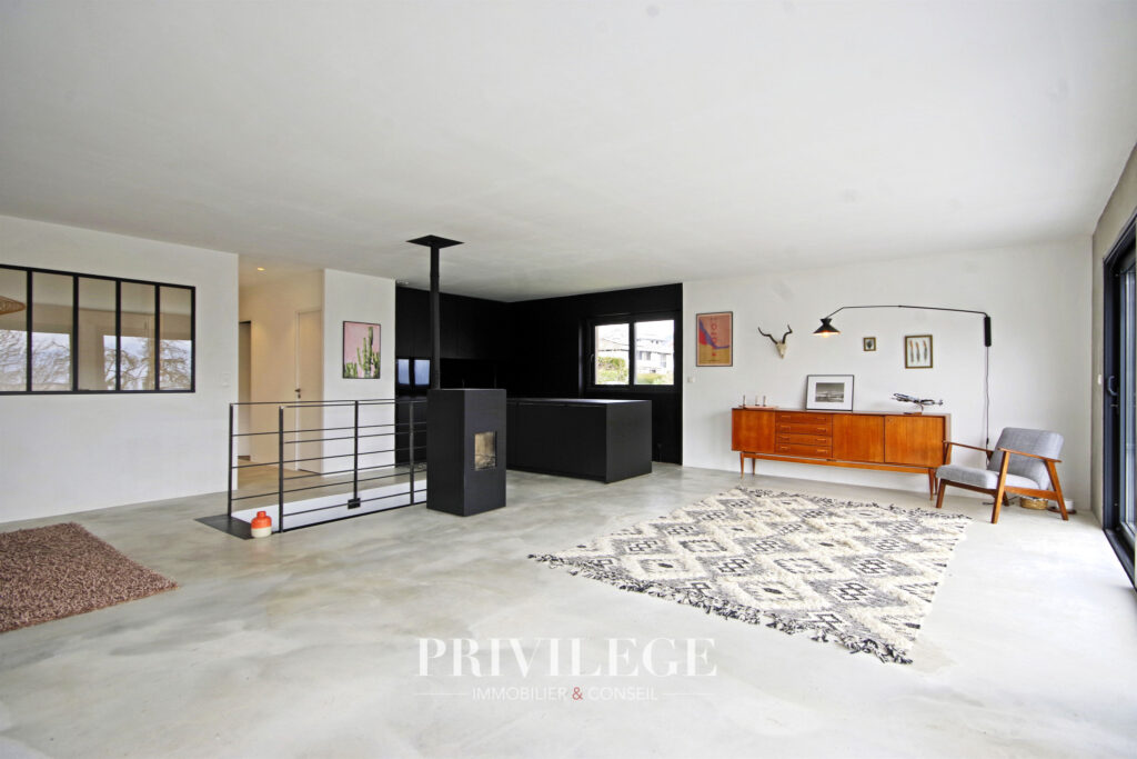 Maison 6 pièces – 145m2 – 5 pièces – 3 chambres – 8  – 145 m²