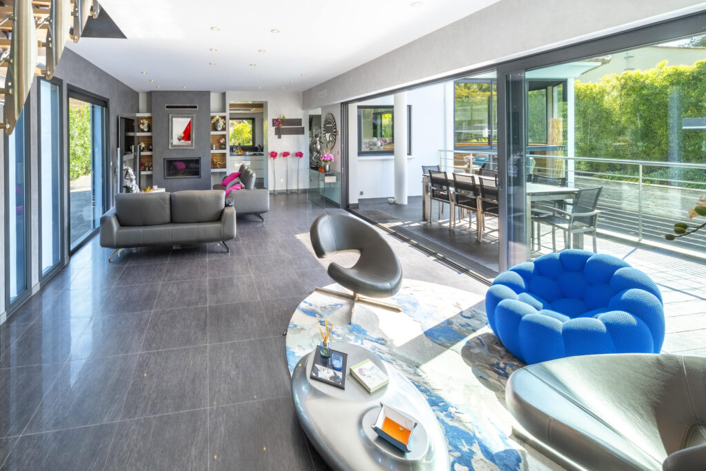 Superbe villa contemporaine aux prestations haut de gamme – 8 pièces – 4 chambres – 4  – 245 m²