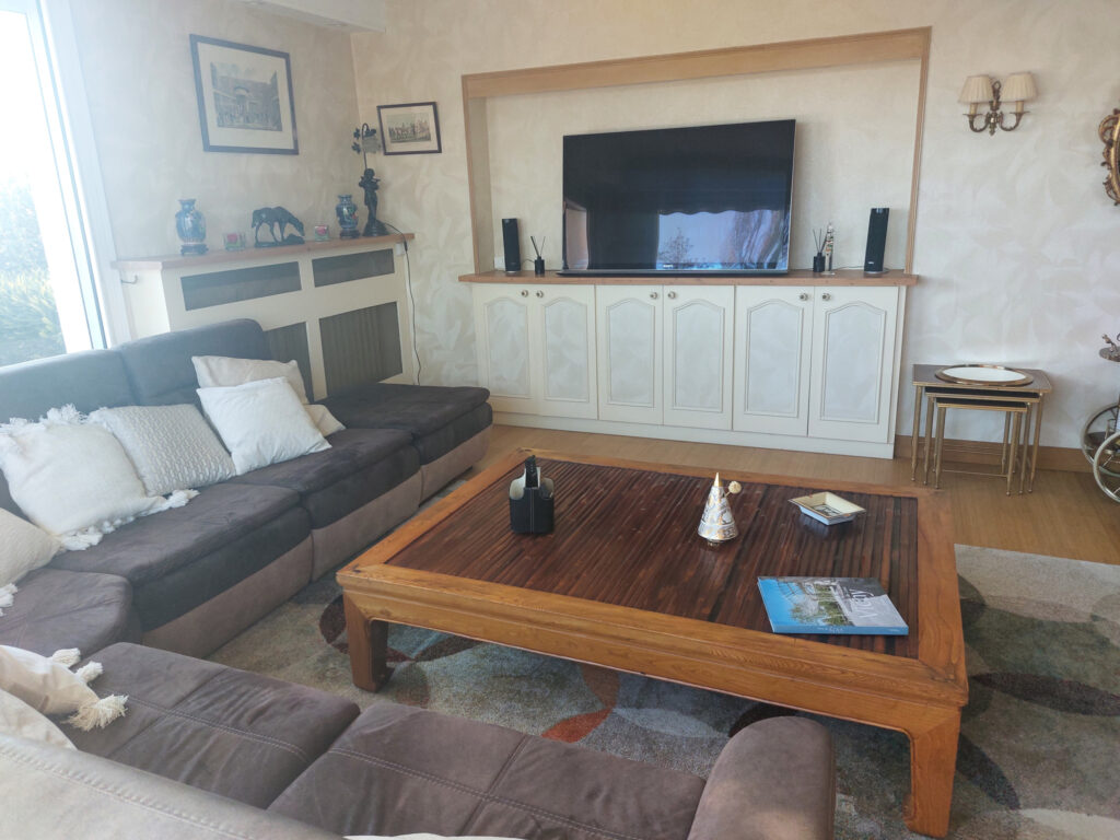 Quartier résidentiel sortie Vichy – 8 pièces – 4 chambres – 6  – 200 m²