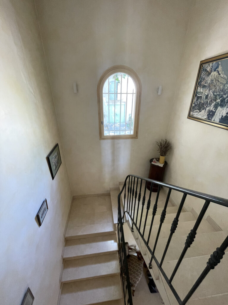 AVIGNON DEUX MAISONS SUR GRAND TERRAIN AVEC PISCINE – RENTAB – 14 pièces – 7 chambres – 4  – 415 m²