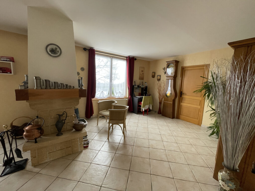 Maison individuelle accompagnée d’un logement indépendant et – 8 pièces – 4 chambres – 4  – 166 m²