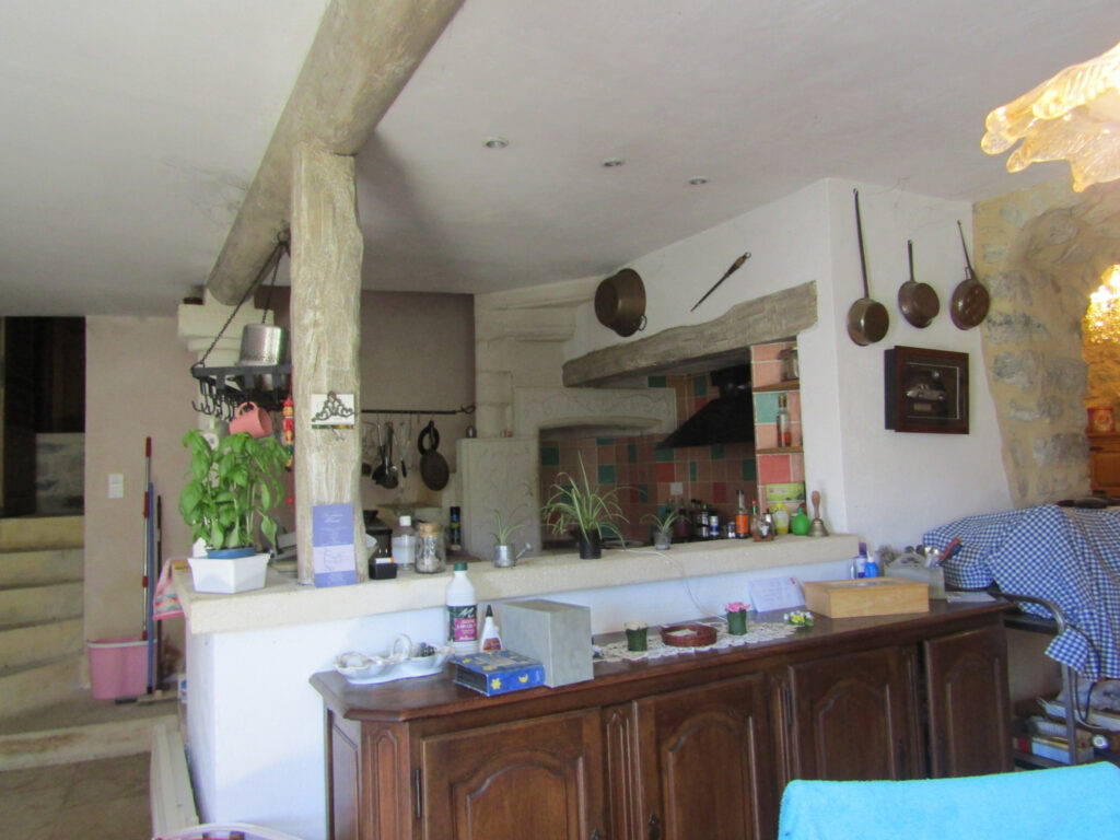 Maison d’hôtes Sainte Jalle 26110 – 12 pièces – 8 chambres – NR  – 330 m²