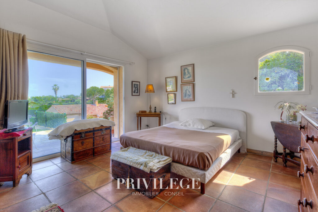 Villa 7 pièces Antibes avec piscine au calme – 7 pièces – 5 chambres – 8  – 238 m²