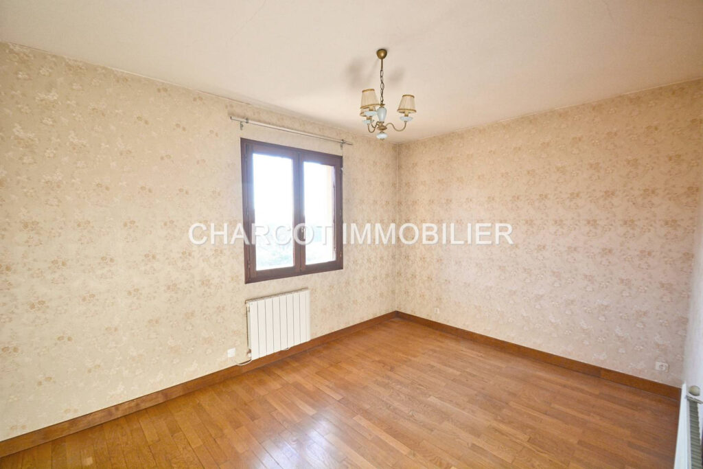 MAISON 8 PIECES de 187 m2 + GARAGE + ANNEXES SUR TERRAIN D’E – 8 pièces – 6 chambres – 6  – 187.11 m²