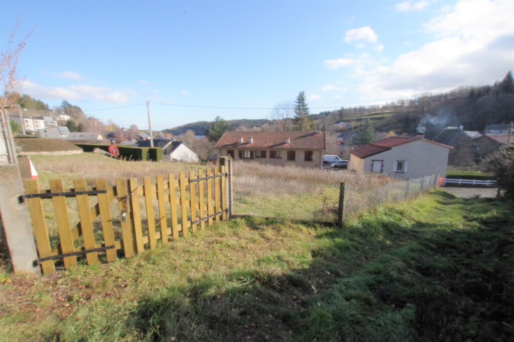  Terrain libre de constructeur – NR pièces – NR chambres – NR  – 768 m²