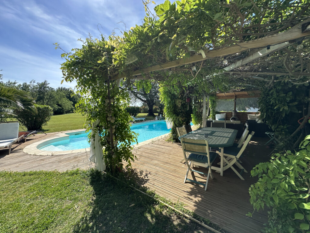 Maison 9 pièces 300m2 – Terrain 8724m2 – 9 pièces – 7 chambres – NR  – 300 m²