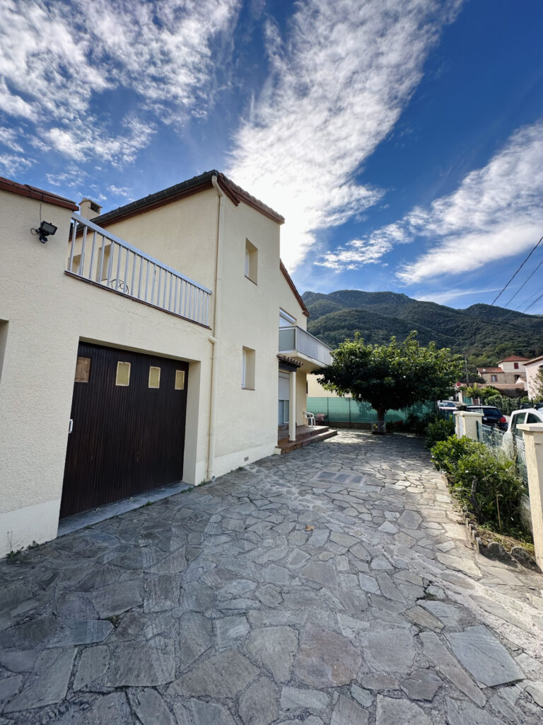 Maison 4 faces – Arles sur Tech – 8 pièces – 6 chambres – 6  – 170 m²