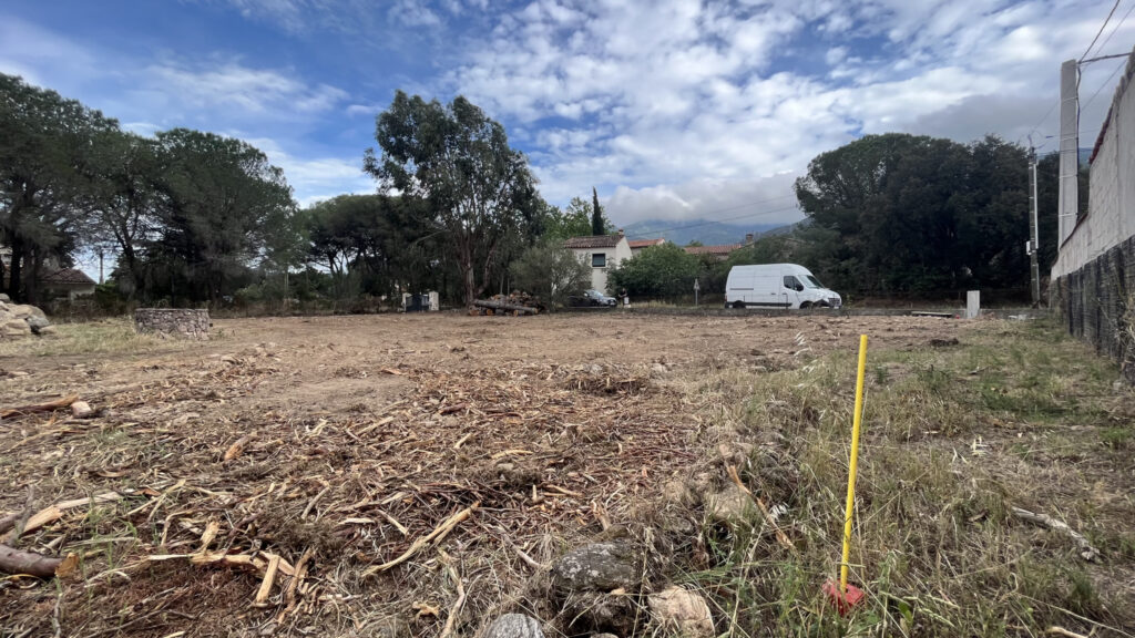 Terrain constructible viabilisé – NR pièces – NR chambres – 6  – 710 m²