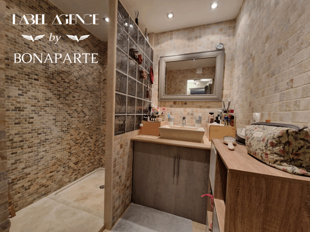 Appartement T2 centre-ville, terrasse, Vue mer latérale et g – 2 pièces – 1 chambre – 4  – 42 m²