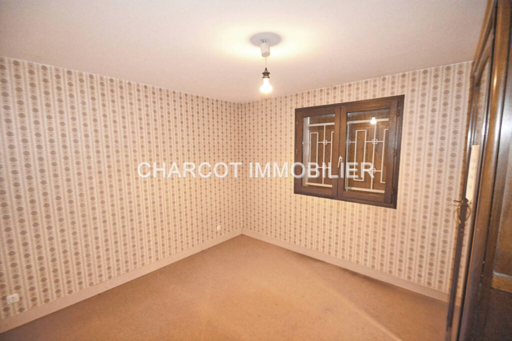 MAISON 8 PIECES de 187 m2 + GARAGE + ANNEXES SUR TERRAIN D’E – 8 pièces – 6 chambres – 6  – 187.11 m²