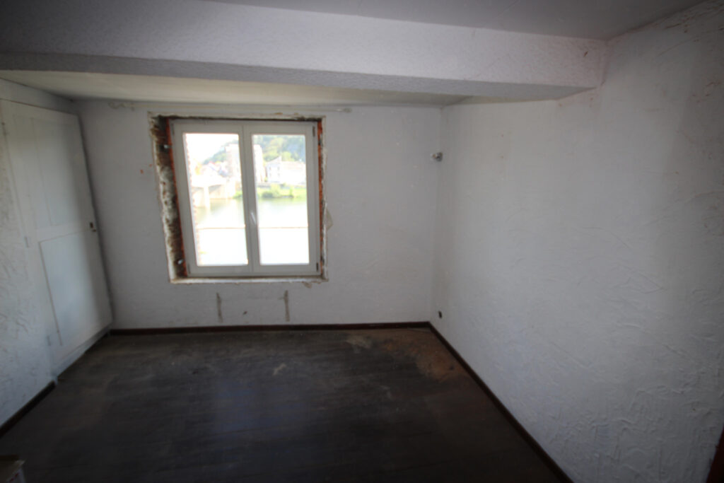 GIVET immeuble de commerce et de rapport avec vue sur la Meu – NR pièces – 3 chambres – 6  – 261 m²