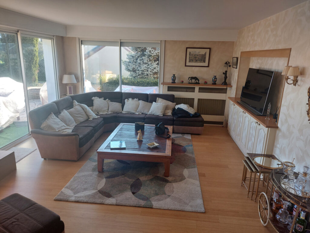 Quartier résidentiel sortie Vichy – 8 pièces – 4 chambres – 6  – 200 m²