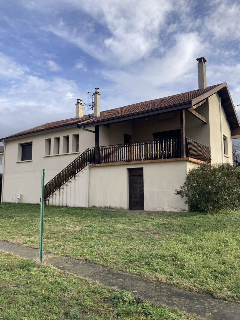 VILLA AVEC DEUX GARAGES  SUR SALAISE / SANNE  – 7 pièces – 3 chambres – 6  – 120 m²