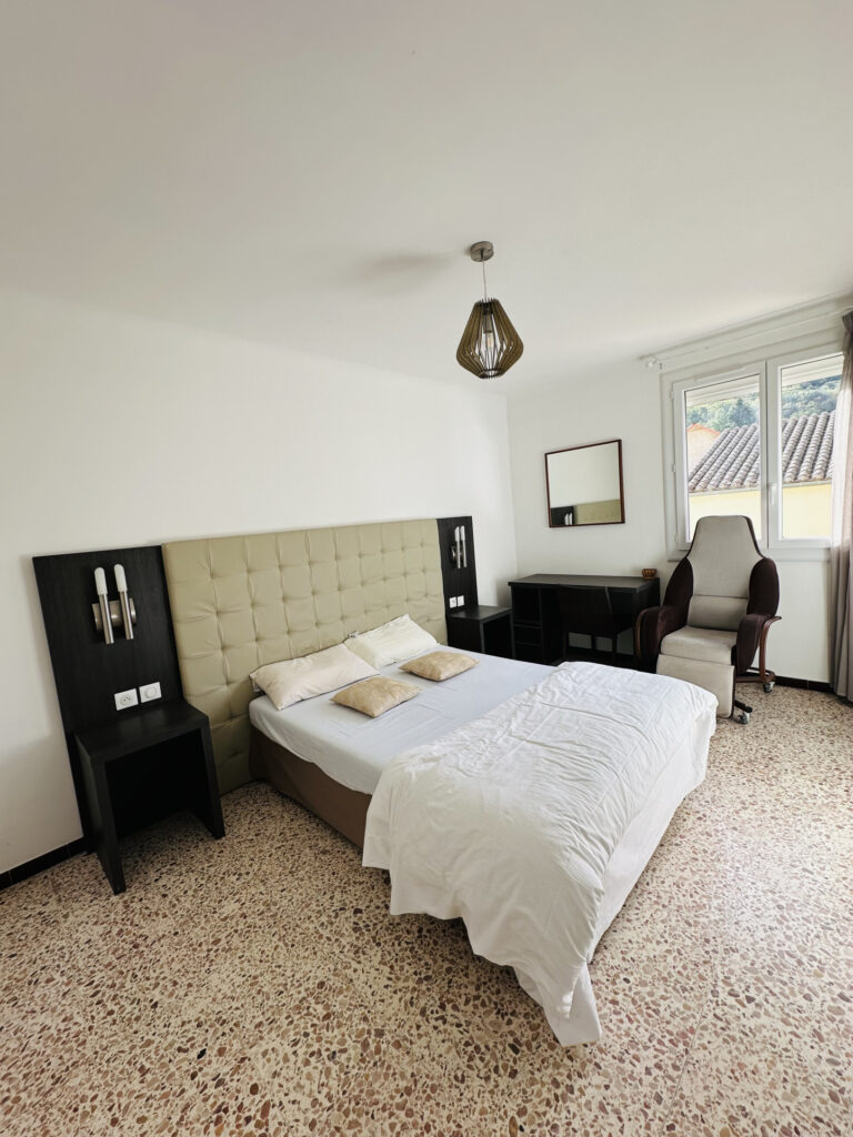 Maison 4 faces – Arles sur Tech – 8 pièces – 6 chambres – 6  – 170 m²