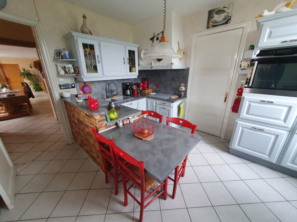 Maison individuelle accompagnée d’un logement indépendant et – 8 pièces – 4 chambres – 4  – 166 m²