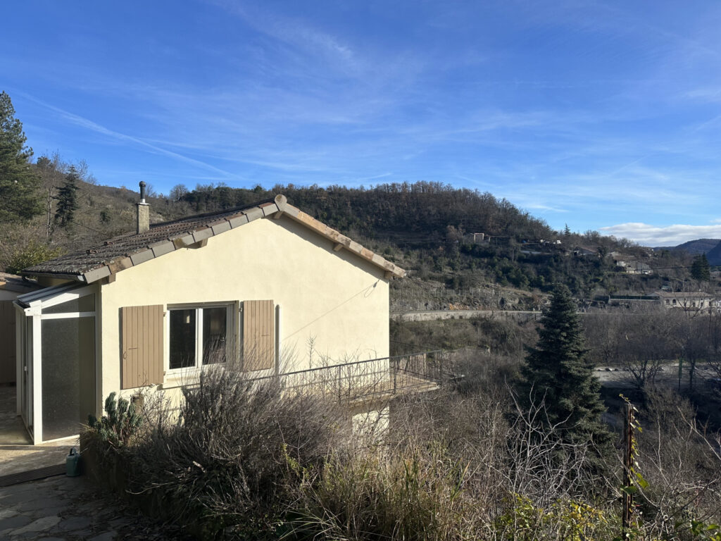 Maison individuelle de 80m2 habitables sur 935m2 de terrain  – 4 pièces – 3 chambres – NR  – 80 m²