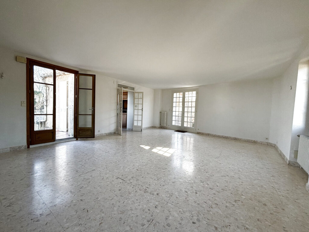 MAISON FAMILIALE 6 PIECES AVEC JARDIN – 6 pièces – 4 chambres – 6  – 170 m²