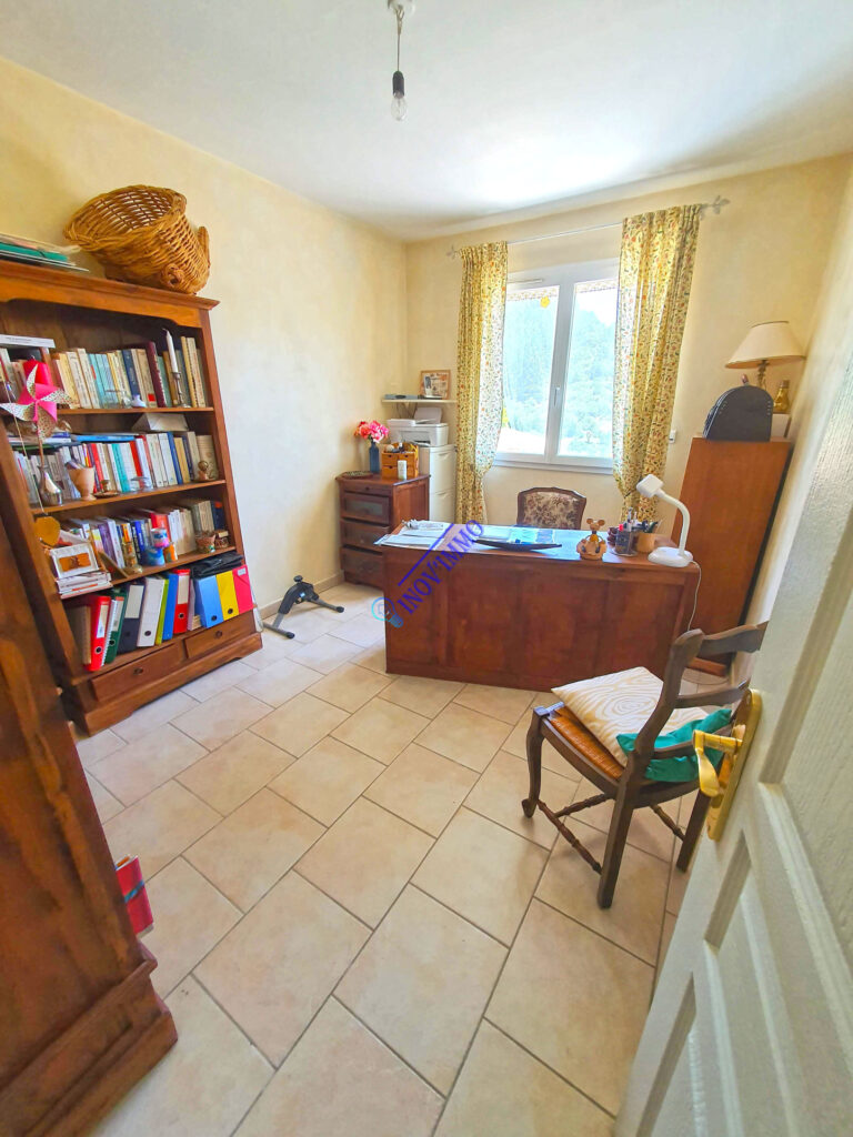 Belle Villa T6 sur terrain de 914m2 – 6 pièces – 4 chambres – 6  – 114 m²