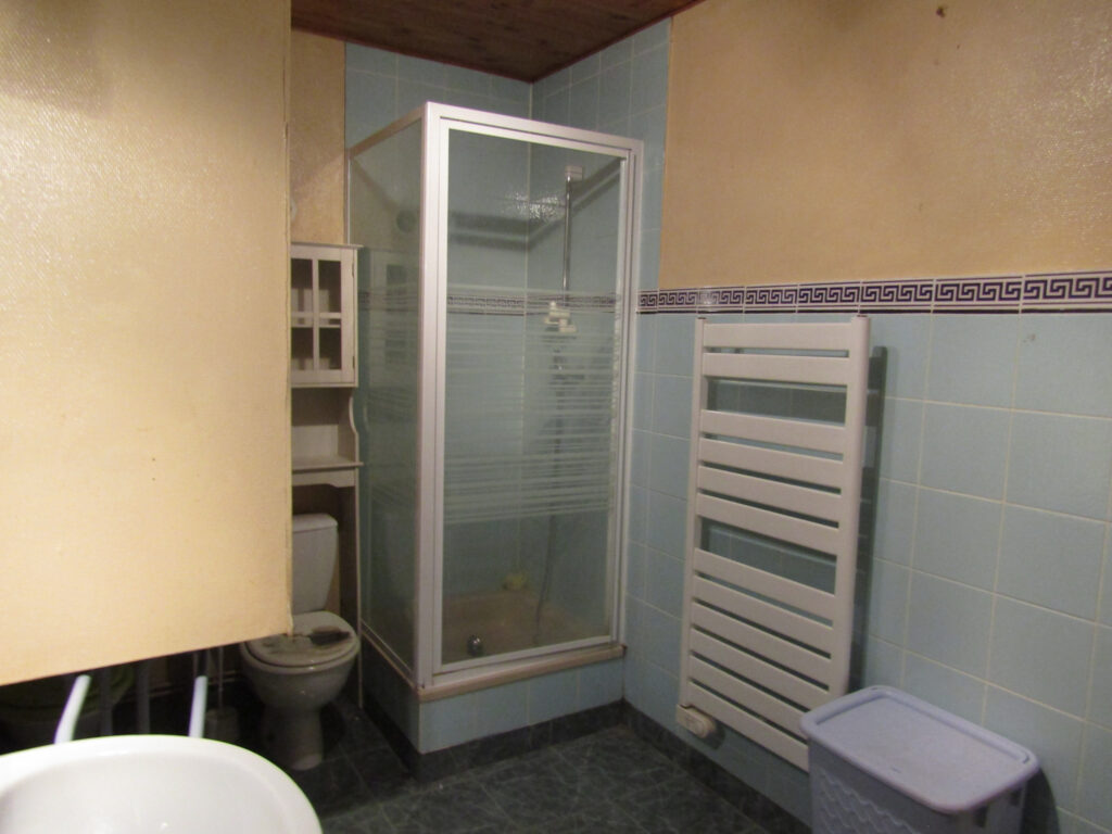 MAISON PRINCIPALE avec STUDIO INDÉPENDANT – 6 pièces – 4 chambres – 2  – 130 m²