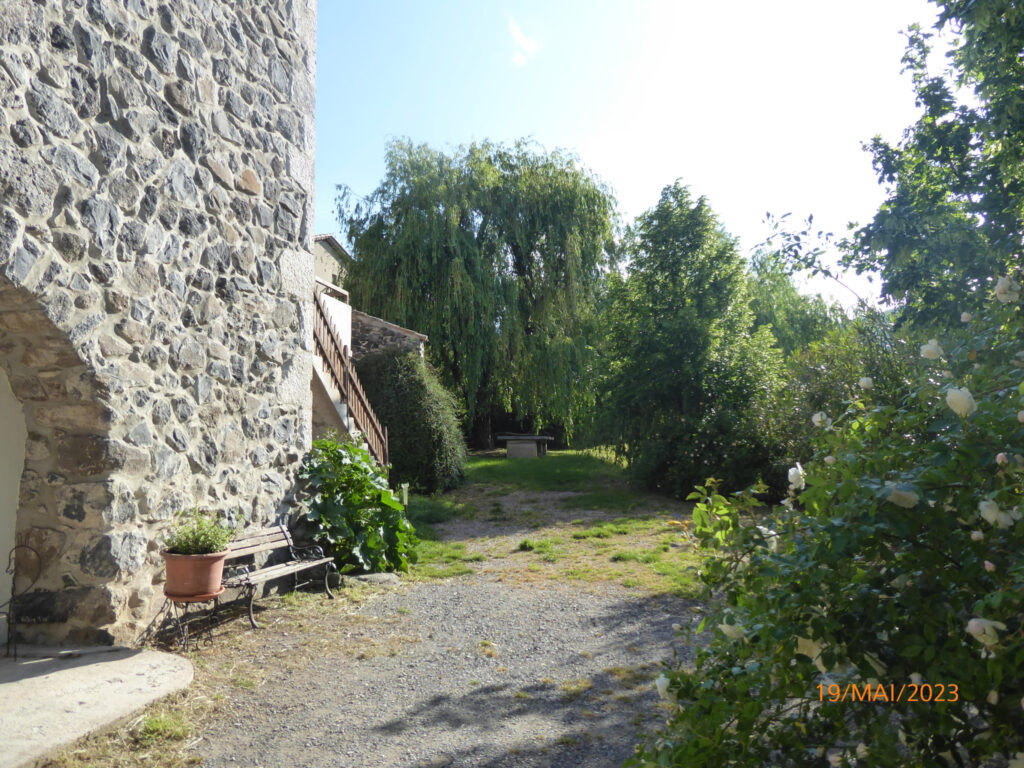 MAS RENOVE DE 14 PIECES ET 3 HABITATIONS A LA CAMPAGNE – 14 pièces – 11 chambres – 6  – 308 m²