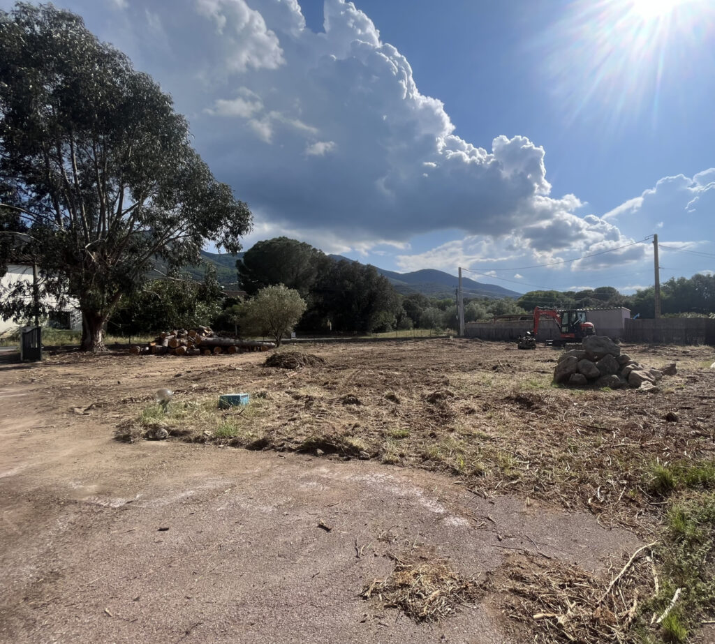 Terrain constructible viabilisé – NR pièces – NR chambres – 6  – 710 m²