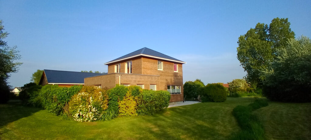 A VENDRE EN EXCLUSIVITE BORD DE MER JOLIE MAISON CONTEMPORAI – 7 pièces – 5 chambres – 6  – 218 m²