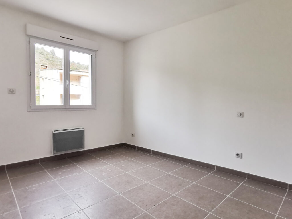 Appartement de 74m2 environ avec terrasse – 4 pièces – 3 chambres – NR  – 73.9 m²